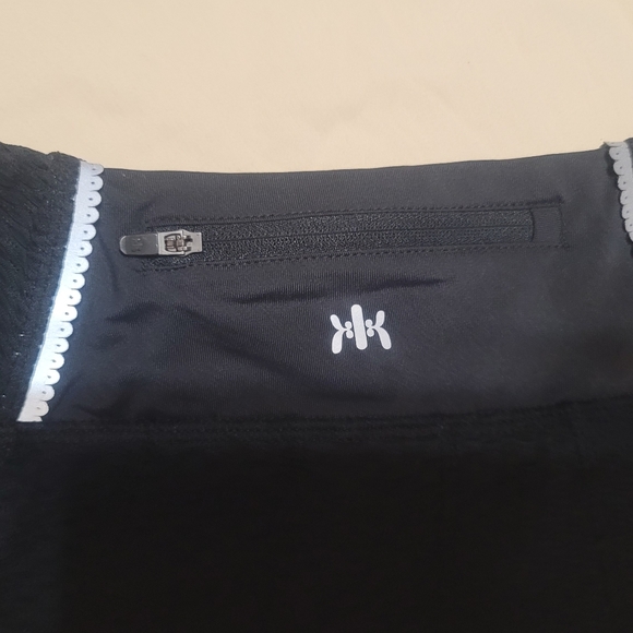 Women's XS Kyodan golf/tennis/pickleball black skort. - Picture 3 of 7